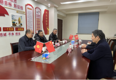 桐升建設(shè)│桐鄉(xiāng)市住房和城鄉(xiāng)建設(shè)局黨委委員、副局長(zhǎng)何明一行蒞臨我公司開(kāi)展新春走訪(fǎng)慰問(wèn)活動(dòng)